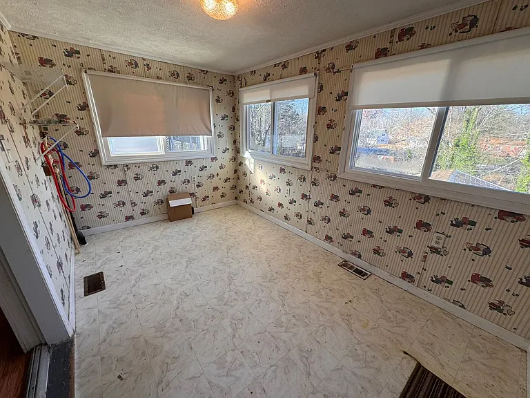 118 W Stephens St — Photo 7