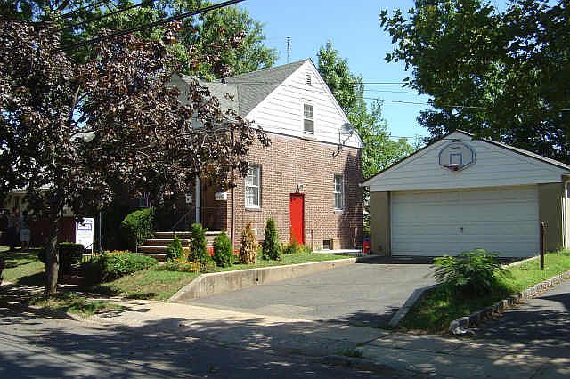 2nd image of 165-167 Standish St