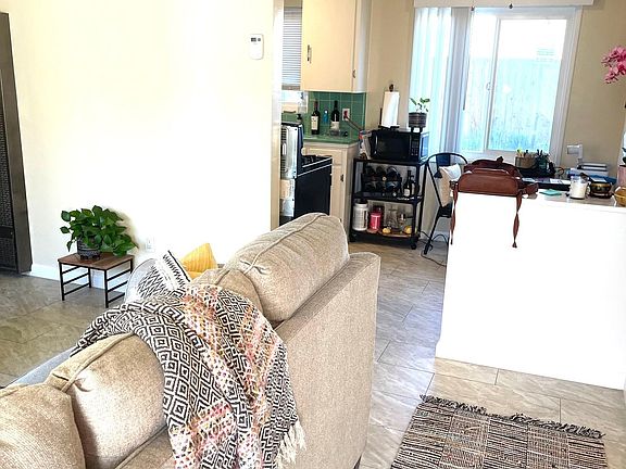 3rd image of 225 N Hutchins St APT 1