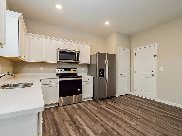 526 Knightsbridge Ln — Photo 7