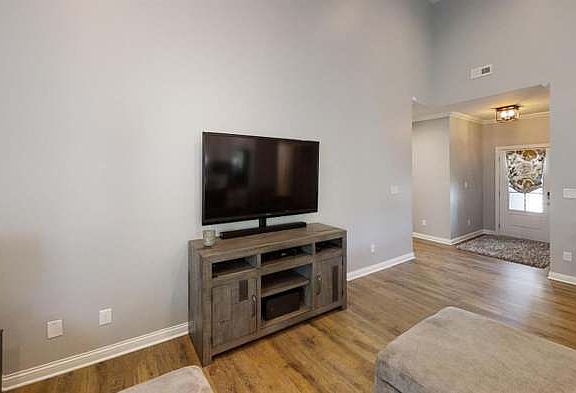 2nd image of 321 Patmore Ln #2