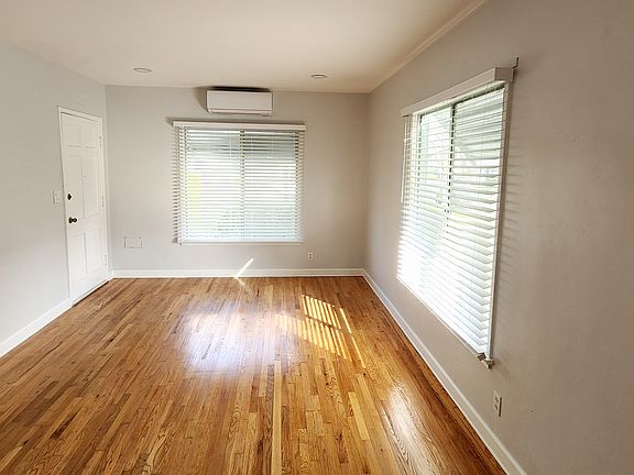 3rd image of 2715 W Clark Ave