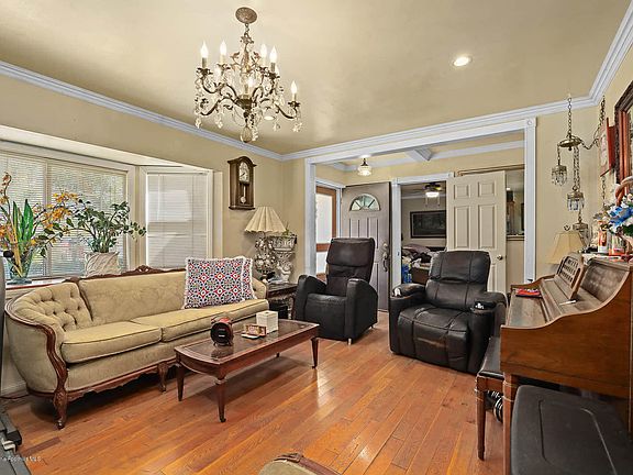 5th image of 3201 Del Vina St