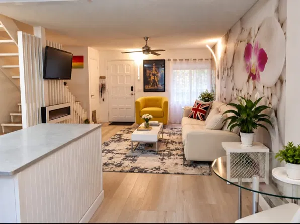 6665 Canyon Rim Row Unit 220, San Diego, CA 92111