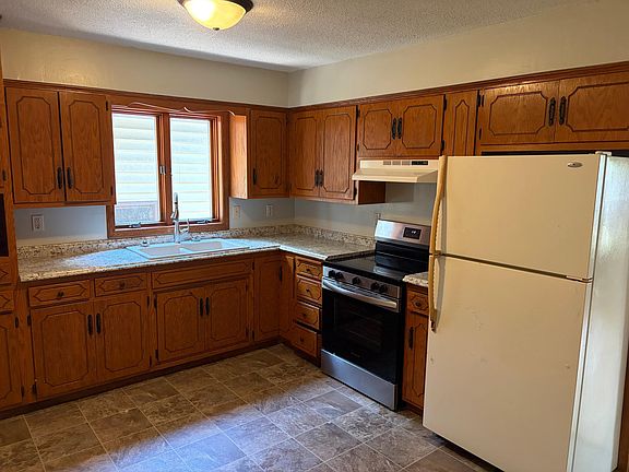 5th image of 1313 10th St SE