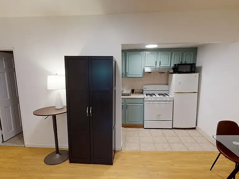 243 E Broadway #1F — Photo 3