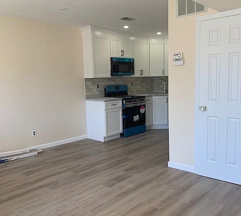 3rd image of 697 Barlow Ave #1