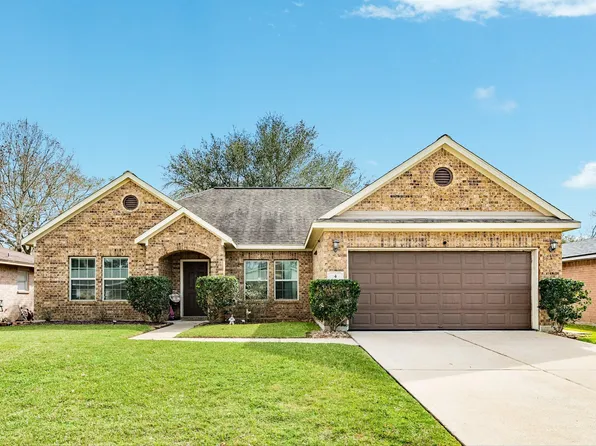4 Lobo Ct, Angleton, TX 77515