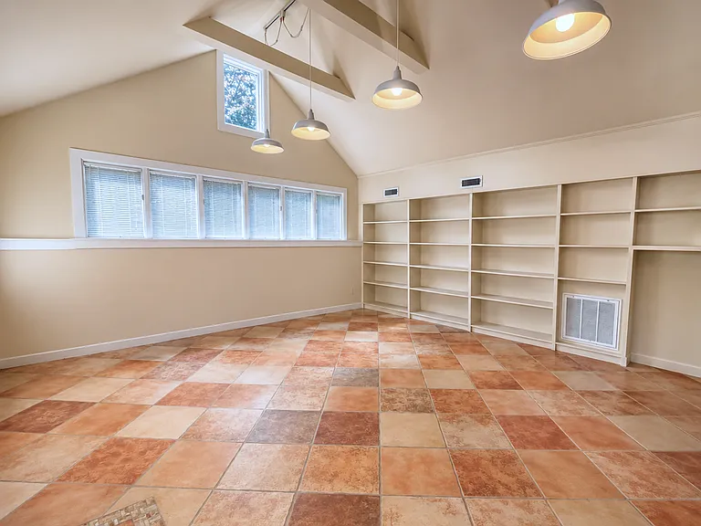 505 Forest Hills Blvd #A — Photo 4