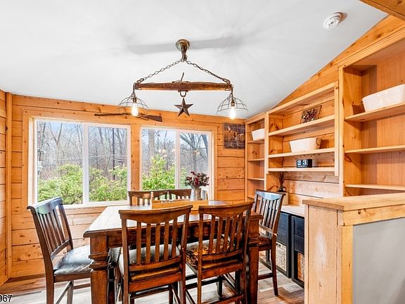 4th image of 111 N Shore Rd