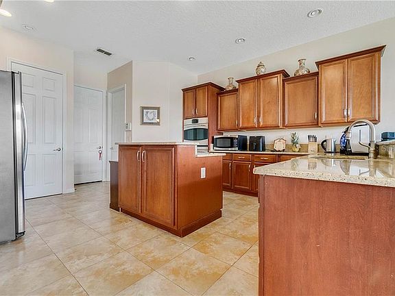 5th image of 16320 Bristol Lake Cir