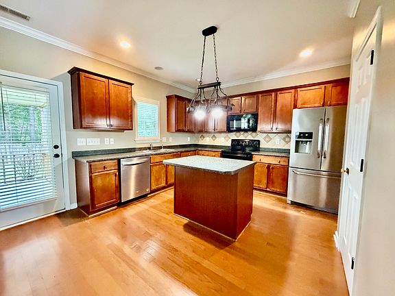 5th image of 149 Pearson Pl