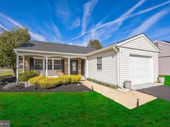 2 New Castle Dr, Southampton, NJ 08088