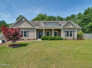 124 W Tumbling Waters Rd, Rocky Point, NC 28457