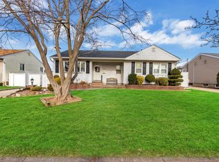 746 Patterson Ave, Franklin Square, NY 11010