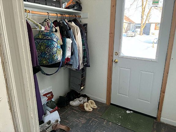 4th image of 120 Illinois St