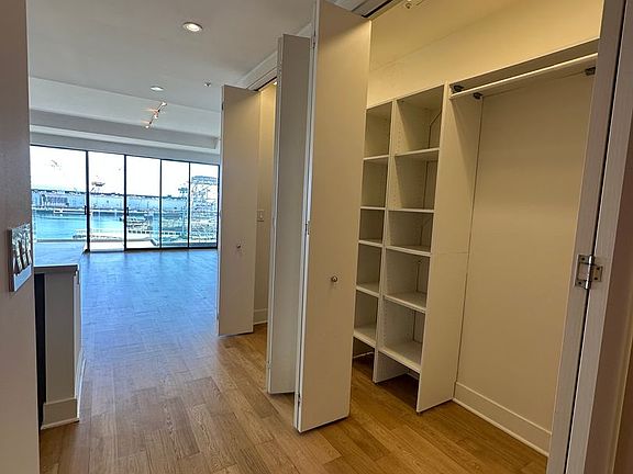 4th image of 550 18th St APT 405