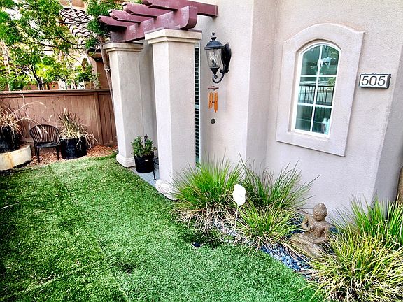 2nd image of 505 N Cedros Ave