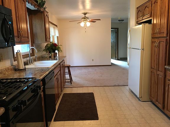 4th image of 121 Suwanee St
