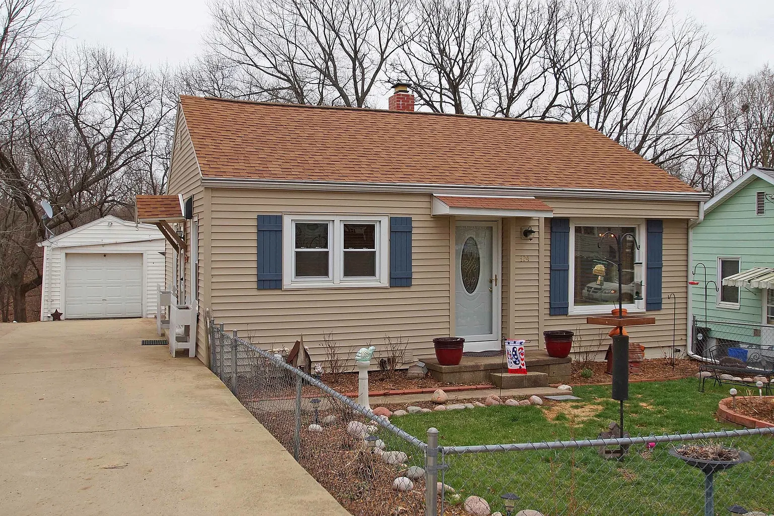 324 S Highland Ave photo 1