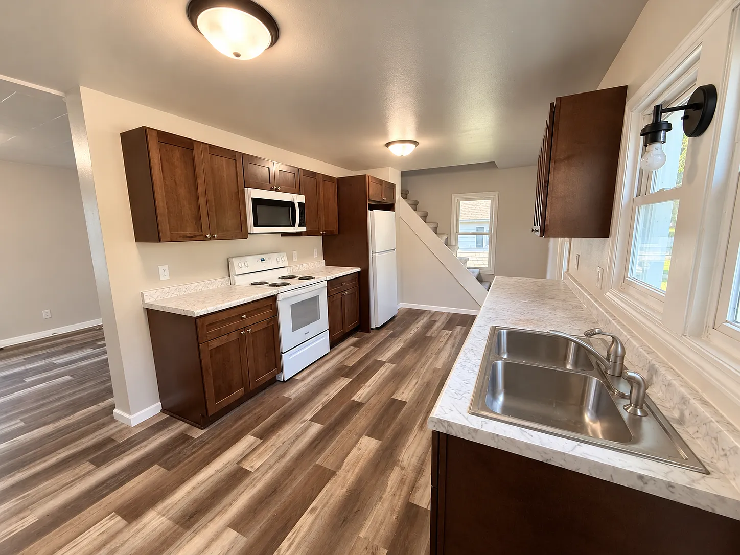 2 bed, 772 sqft, $1,000 — Photo 2