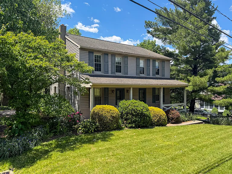 1011 Reading Rd — Photo 2