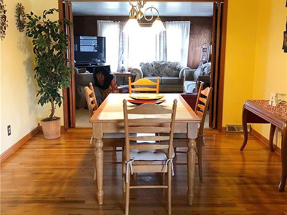 5th image of 262 Richards Dr