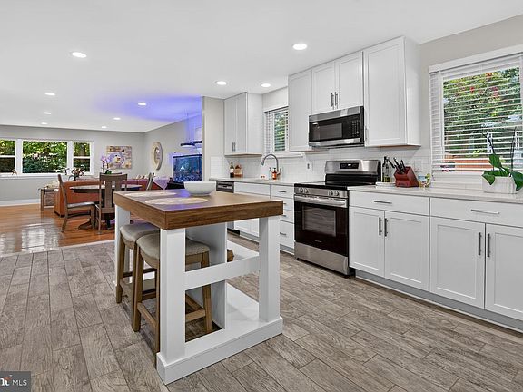 4th image of 5010 Gainsborough Dr