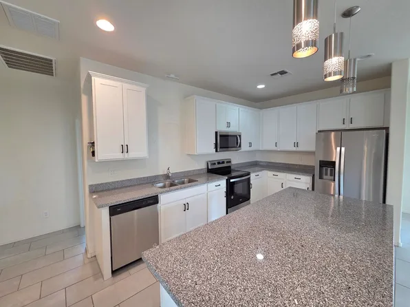 17552 W Country Club Ter, Surprise, AZ 85387