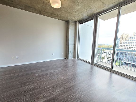 5th image of 3324 Peachtree Rd NE Unit 1017