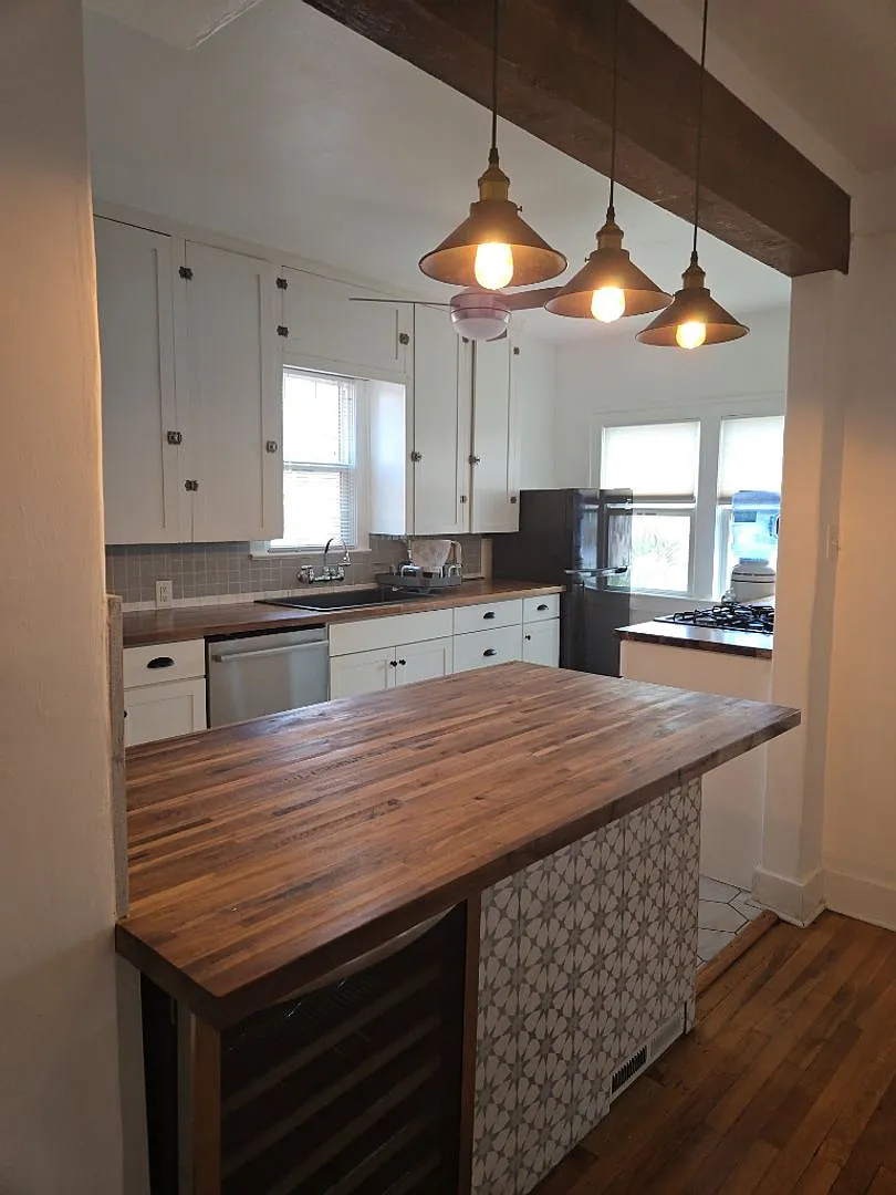 2-bedroom, 1-bathroom home located in the vibrant city of Albuquerque — Photo 4