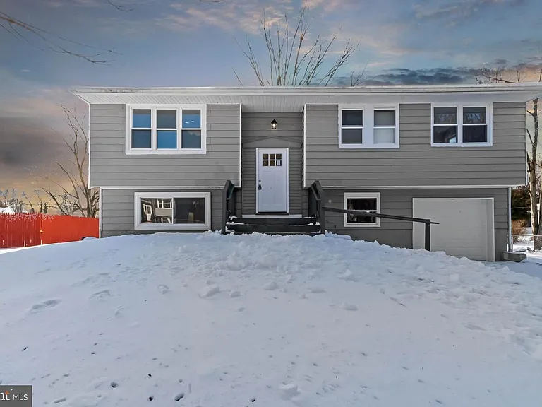 502 Bloomfield Dr — Photo 2