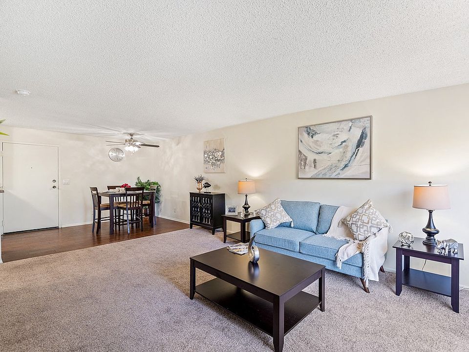 Spacious and upgraded living room at the Parkview Apartment, Lake Balboa