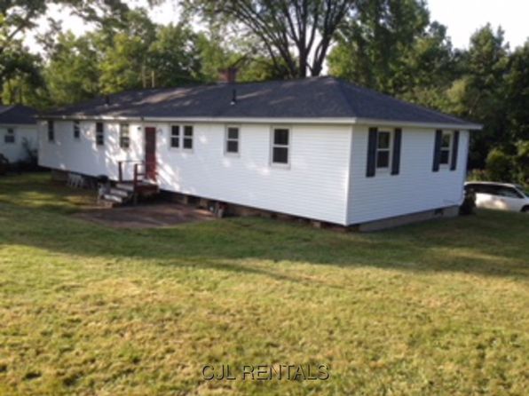 27 Evergreen Ave, Bedford, MA 01730