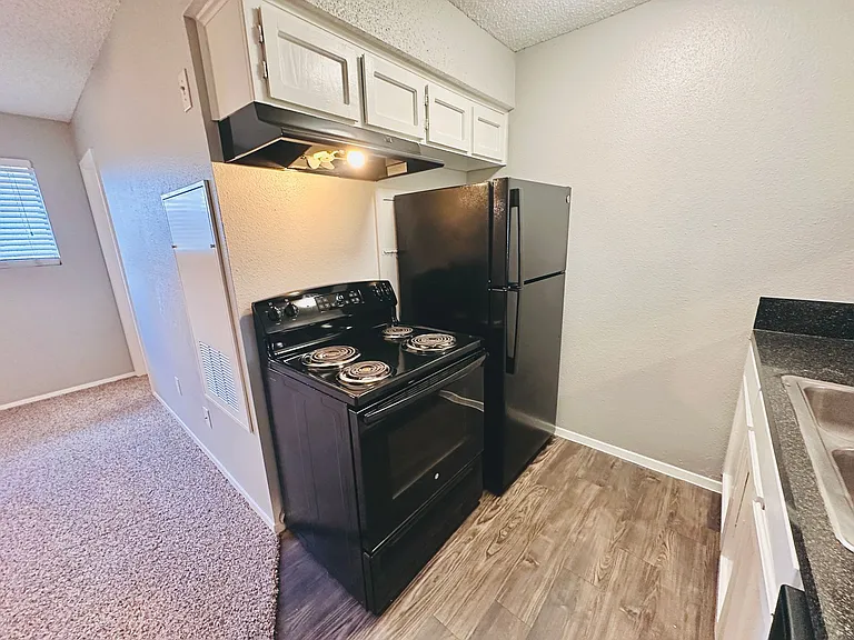 Awesome open Studio Apartments Close to Downtown — Photo 58