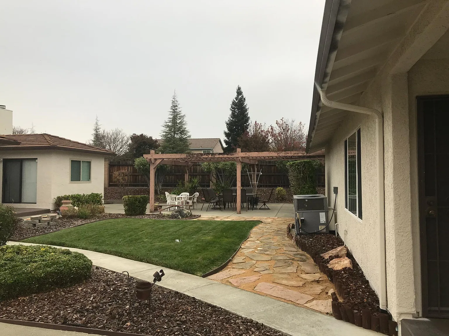 1043 Suffolk Way photo 1