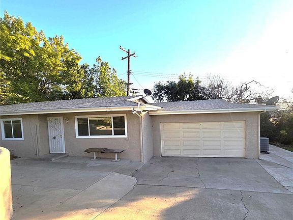 2nd image of 16060 Las Vecinas Dr