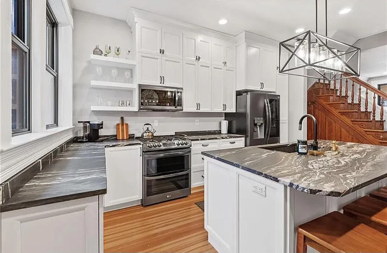 4030 Willow St — Photo 4