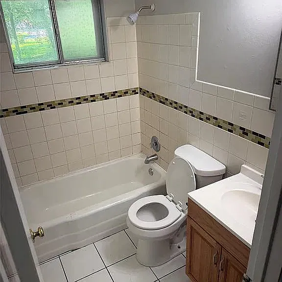 3 bed, 884 sqft, $1,550 — Photo 4