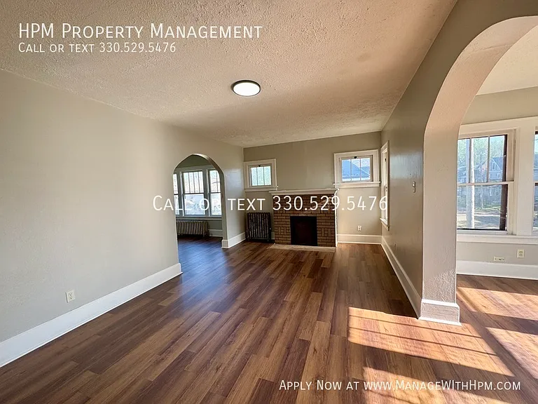 1259 Oxford Ave NW — Photo 4