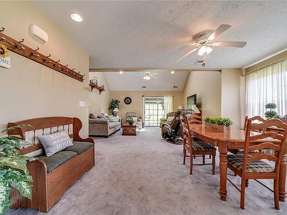 4th image of 715 Manor Dr
