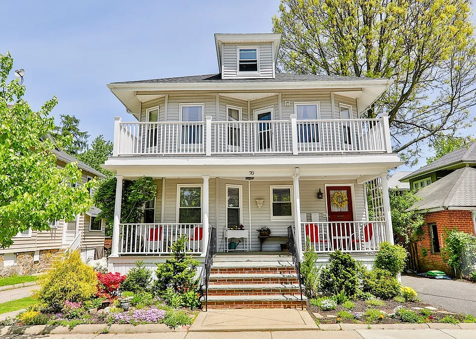 70 Wren St #1