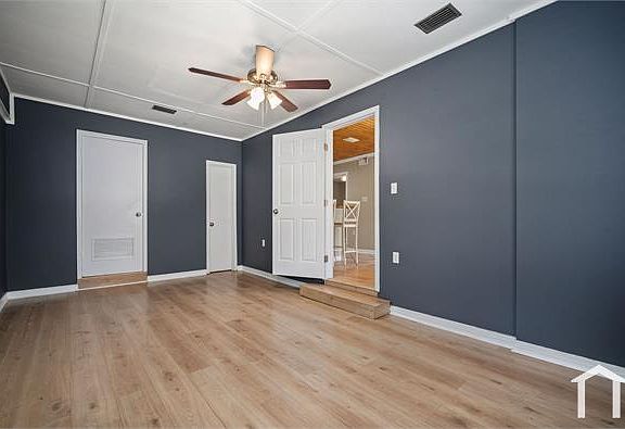 4th image of 4059 Wesley Ln N