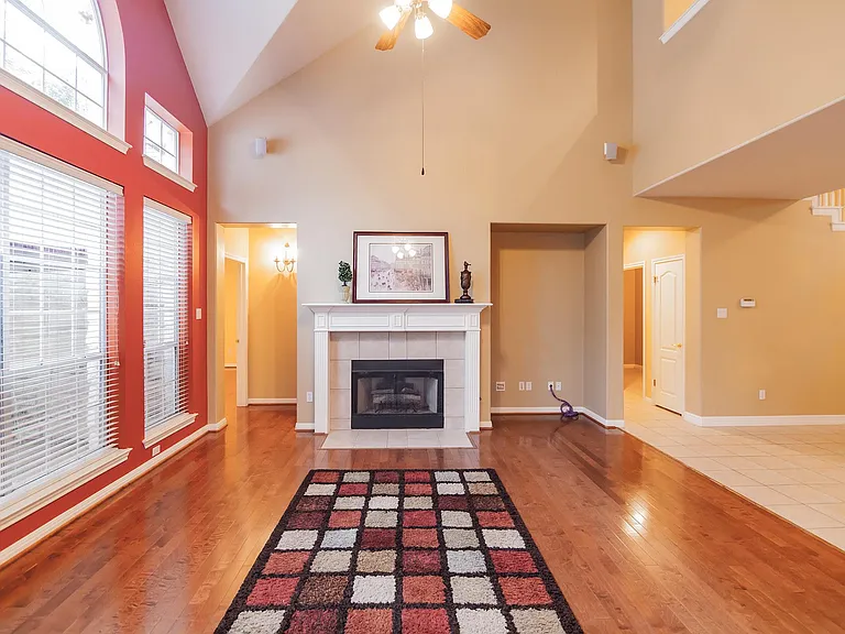 2412 Arbor Dr — Photo 2