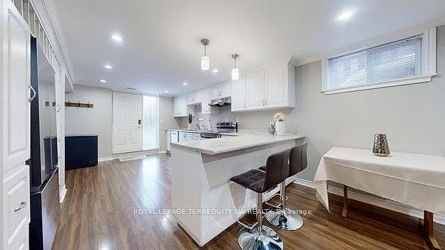 219 Beechgrove Dr #LOWER LVL — Photo 4