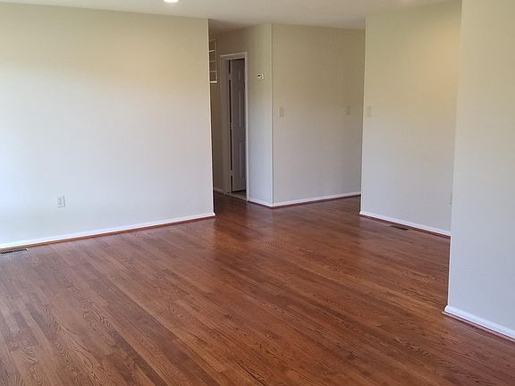 3rd image of 5020 Adrian St
