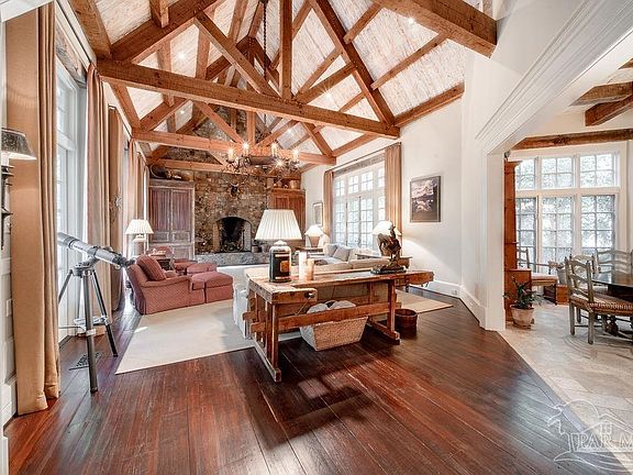 3rd image of 1955 Alec Mountain Rd