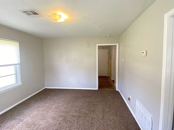 2nd image of 819 Austin St