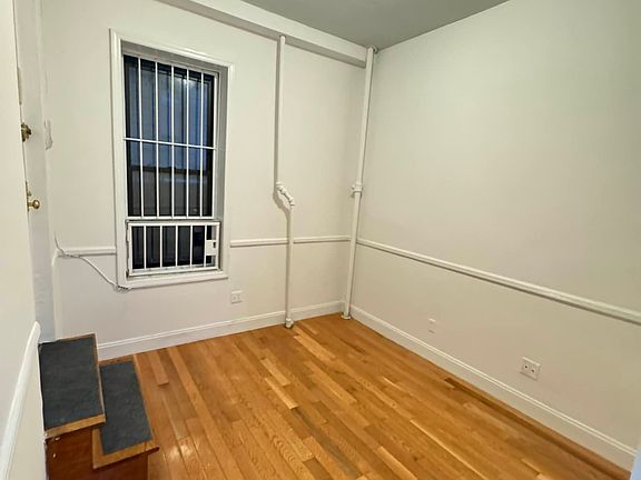 5th image of 26 Thompson St APT A