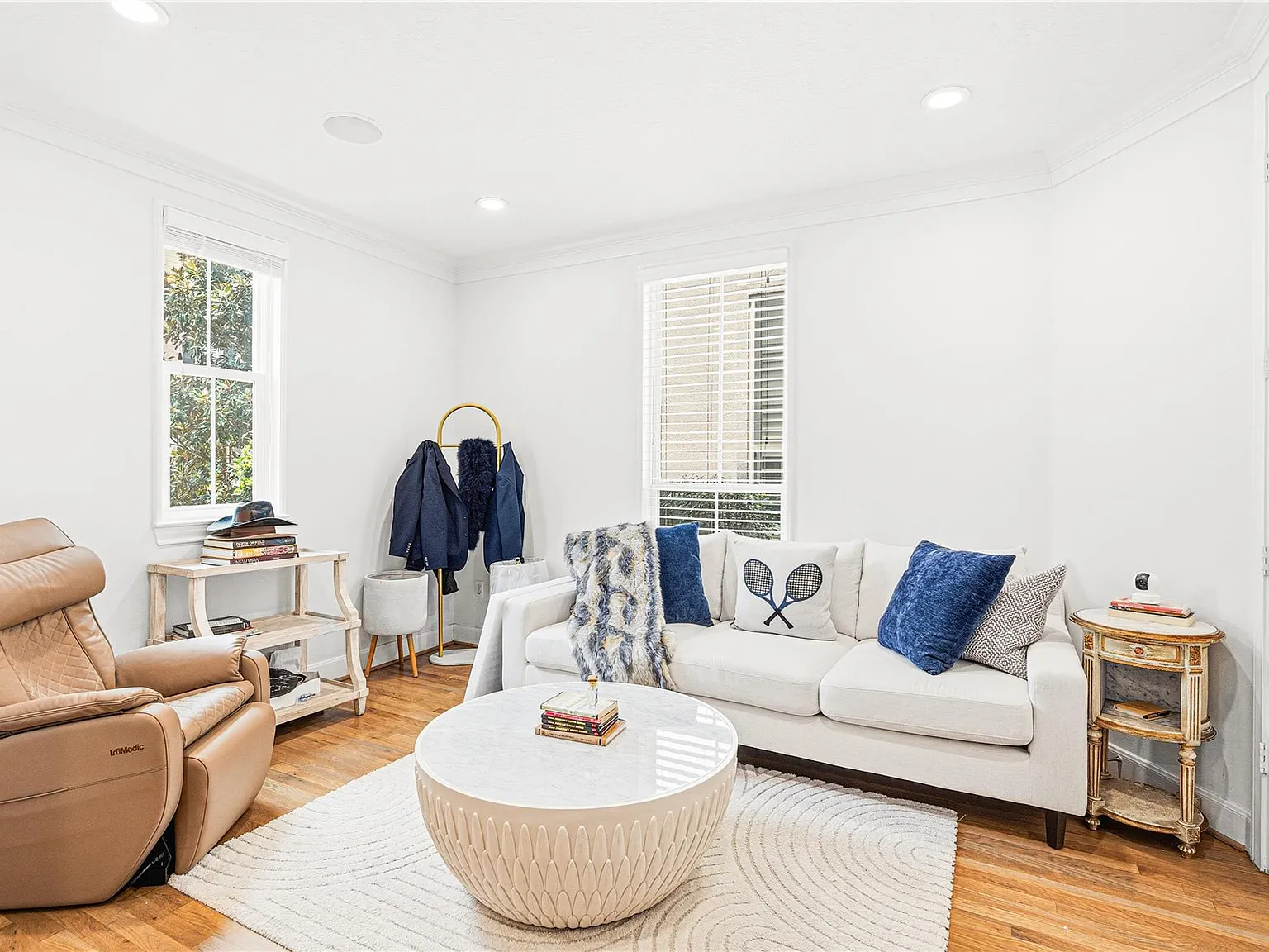 2 bed, 2.5 bath, 2496 sqft, $4,200 — Photo 4